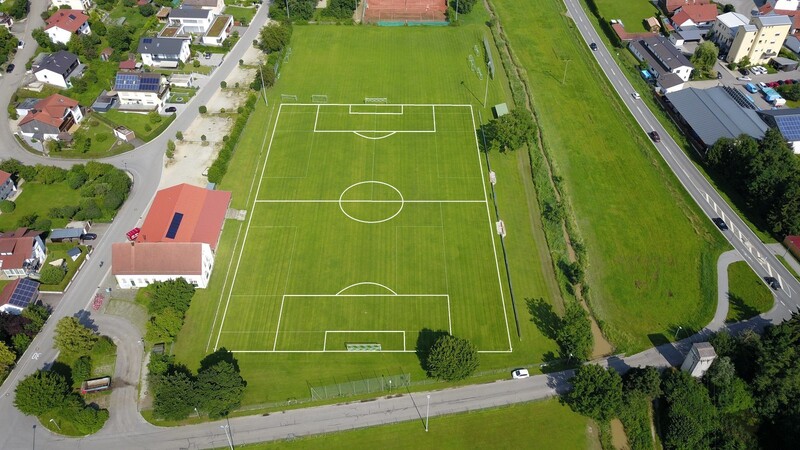 Der Further Fußballplatz aus der Luft.