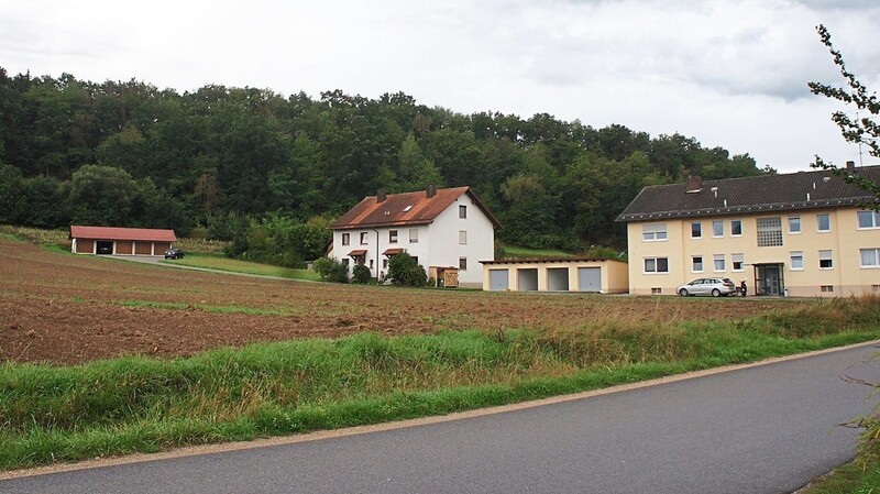 Durch den Verkauf von Grundstücken im Baugebiet "An der Petersberger Straße" rechnet die Gemeinde mit Einnahmen von 550 000 Euro.