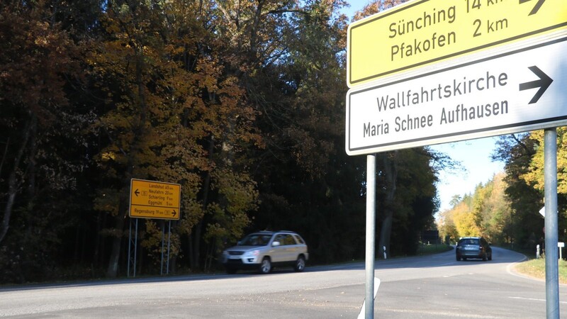 Die Bundesstraße 15 zwischen Hagelstadt und Höhenberg wird saniert. Dabei soll auch die Abzweigung nach Pfakofen sicherer gemacht werden.