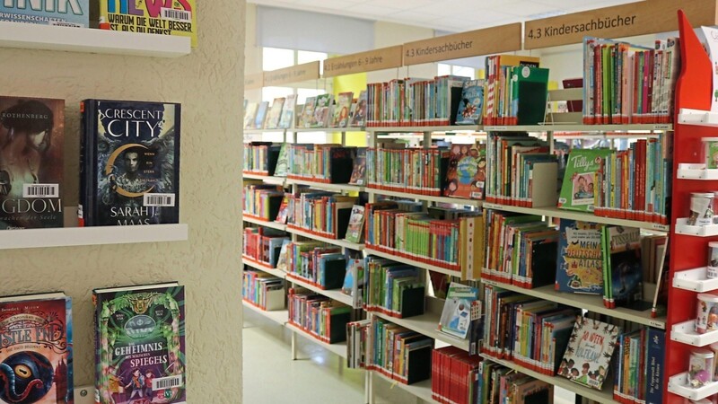 Der Bereich für die kleinen Leser wird kinderfreundlicher gestaltet - mit niedrigeren Regalen.