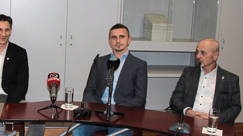 Christian Keller (v. l. ), Mersad Selimbegovic und Hans Rothammer im Presseclub.