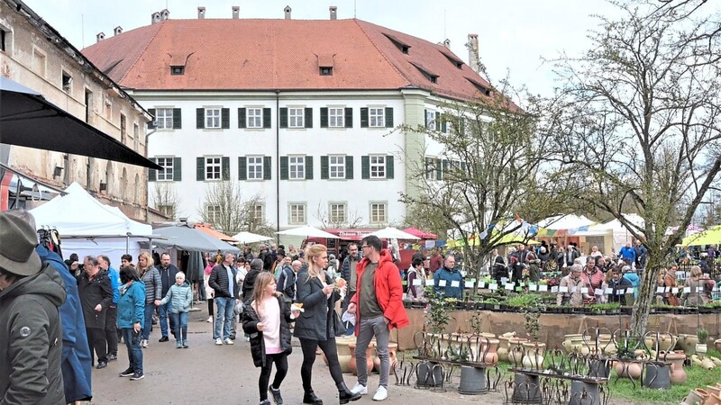 Rund um das Sünchinger Schloss fand zum zweiten Mal die Ausstellung Gartenlust statt.