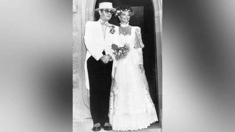 Hochzeit am Valentinstag: Elton John und Renate Blauel sagen am 14. Februar 1984 Ja. Vier Jahre später die Scheidung - inklusive Schweigeklausel.