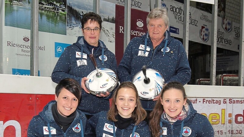 Die Damenmannschaft des EC Gerabach.