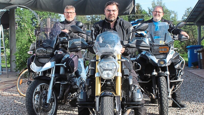 Siegfried Politanow, Stefan Soukup und Robert Schredl freuen sich auf den ersten Bikerstammtisch, der am 3. Juni im Gasthof Jäger stattfinden soll.