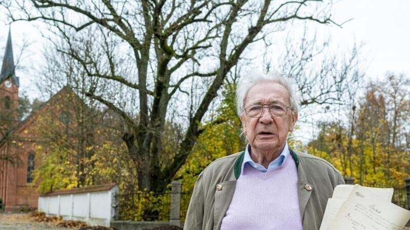 Der ehemalige FDP-Landtagsabgeordnete Dietrich Freiherr von Gumppenberg ist nach einem Verkehrsunfall im Alter von 79 Jahren gestorben.