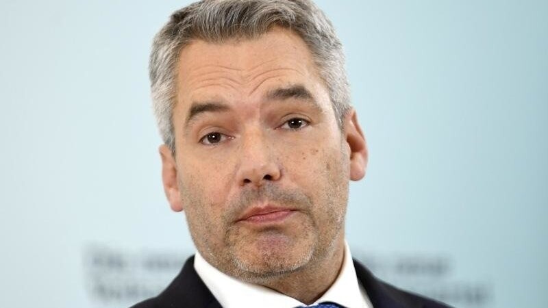Karl Nehammer ist neuer Regierungschef in Österreich. Der bisherige Innenminister von der konservativen ÖVP wurde von Bundespräsident Alexander Van der Bellen vereidigt.