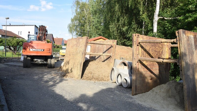 In der Rettenbachsiedlung laufen derzeit die Bauarbeiten für Kanal, Wasser- und Stromleitungen sowie Glasfaser.