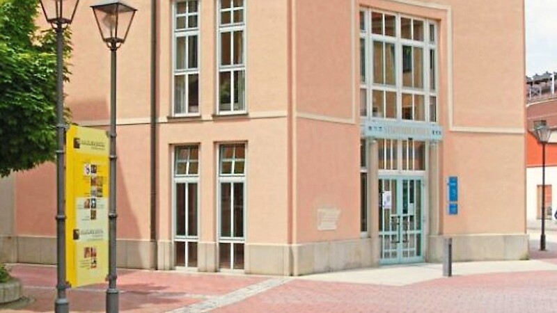 Auch die Stadtbibliothek Deggendorf darf ihren Nutzern nun den Bestell- und Abholservice anbieten.