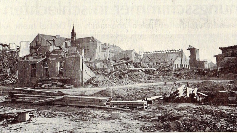 Das Gelände der Barmherzigen Brüder an der Äußeren Passauer Straße nach dem Bombenangriff.