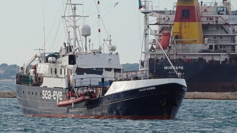 Das Rettungsschiff "Alan Kurdi" hat am zweiten Weihnachtsfeiertag auf einen Notruf vor der libyschen Küste reagiert.