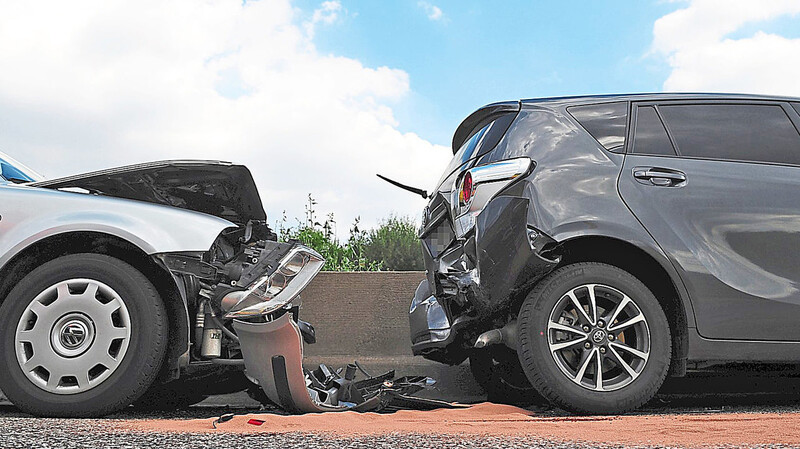 Wie häufig haben Autohalter eines bestimmten Zulassungsbezirks Unfälle verursacht und wie hoch war dieser Schaden ? Das wird in der Regionalklasse berechnet.