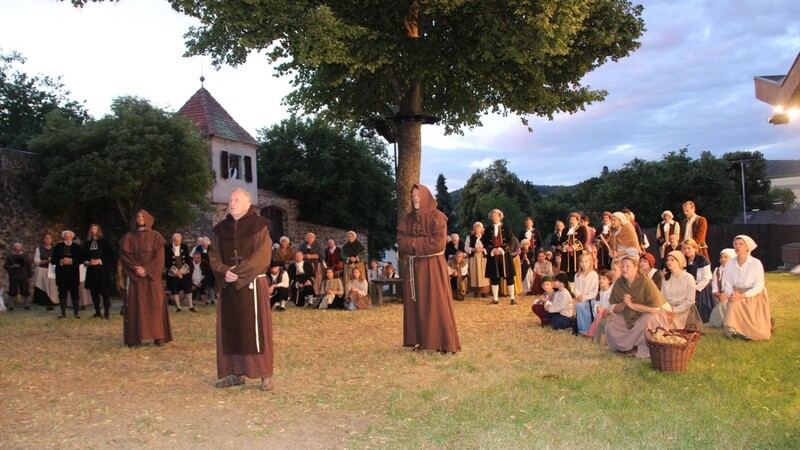 Burg zu seheneim "Trenck der Pandur" spielt heuer erstmals eine Mönchsgruppe mit.  Foto: