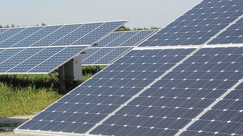 Solarpark-Betreiber im Raum Neufahrn müssen sich künftig an den Kriterienkatalog halten, den der Gemeinderat erarbeitet hat.