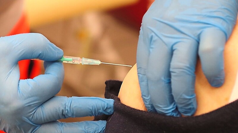 In der Stadt wurden bisher knapp 3100 Bürger ein erstes Mal gegen Corona geimpft. 275 von ihnen mit dem frisch angekommenen Impfstoff des Pharmakonzerns Astrazeneca.