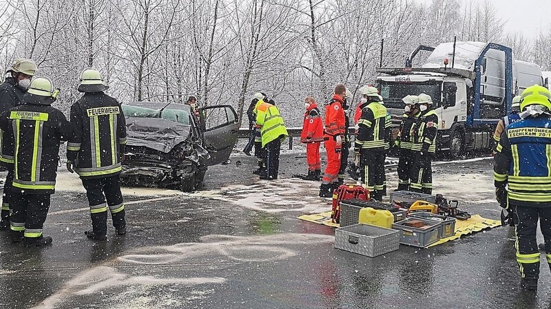 Der zweite tödliche Unfall des vergangenen Jahres hatte sich am 9. Dezember auf der B20 zwischen Arnschwang und Weiding ereignet.