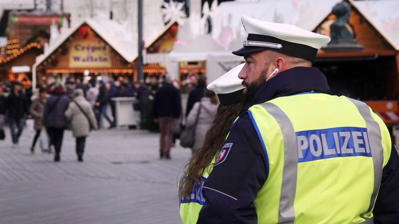 Auch in Deutschland bleibt die Polizei nach dem Anschlag in Straßburg wachsam.