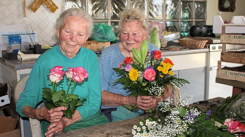 Ernestine Raum und Anneliese Meier sind die zwei Frauen von der Gärtnerei Raum. Ach was, sie sind die Gärtnerei Raum!