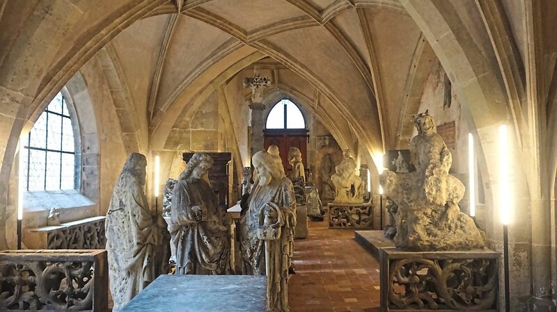 Einblick in den sanierten Kreuzgang in Regensburg.
