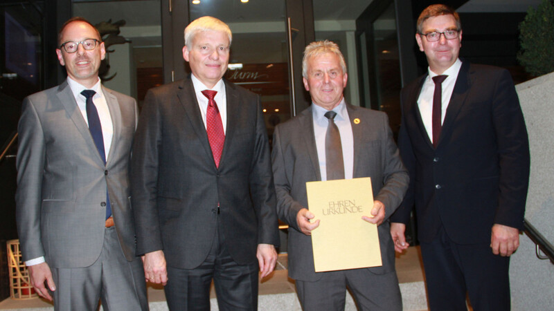 Goldsteig-Geschäftsführer Andreas Kraus, Ludwig Huber vom GVB, Josef Vielreicher und sein Nachfolger Hubert Gastinger (von links).