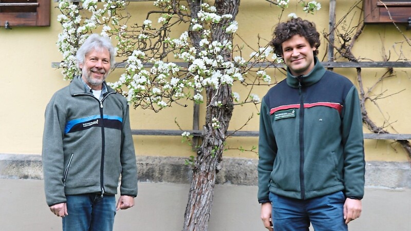 Win-win-Situation: Der Bereichsleiter Forsten, Dr. Arthur Bauer (links), ist froh, dass er wieder einen Stellvertreter hat und Bernhard Ostermayr freut sich auf seine neue Aufgabe.