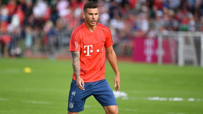 Mittendrin statt nur dabei: Bayern-Neuzugang Hernández bestreitet sein erstes Teamtraining.