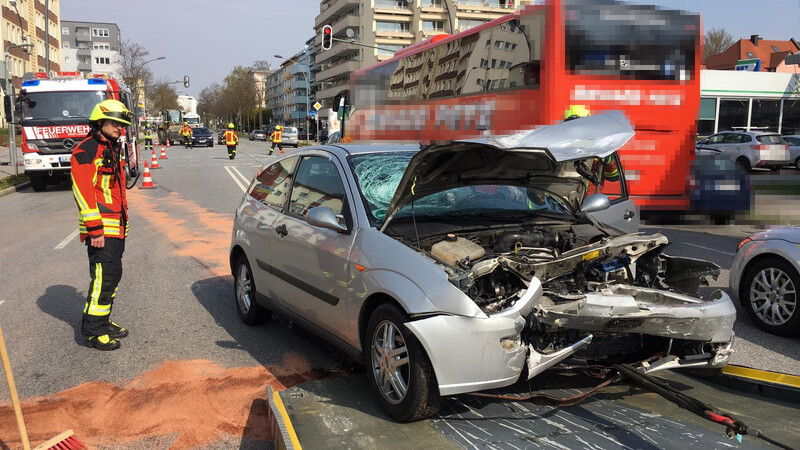 Zu einem Crash zwischen zwei Autos kam es in der Luitpoldstraße.