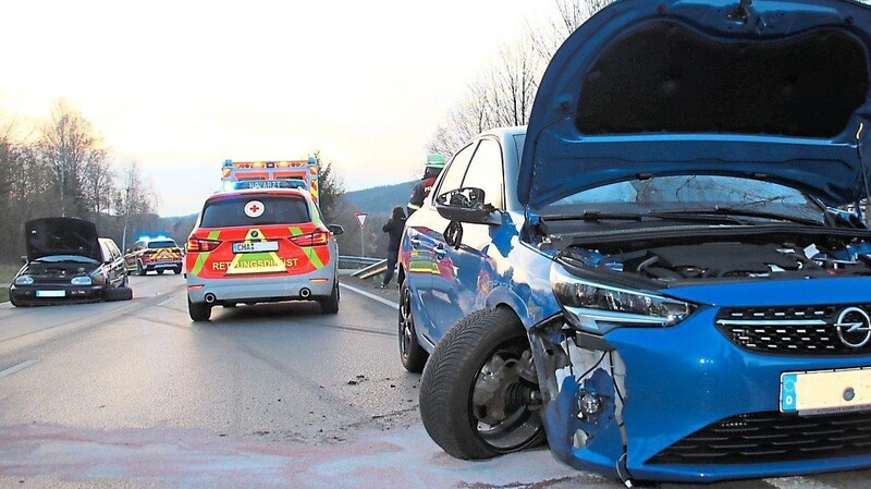 An den beiden am Unfall beteiligten Fahrzeugen entstand Sachschaden in Höhe von 10 000 Euro.
