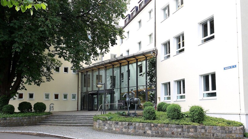Das Landratsamt Landshut weist auf seine geänderten Öffnungszeiten in der Faschingswoche hin.
