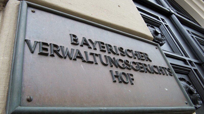 In zweiter Instanz verhandelt der Bayerische Verwaltungsgerichtshof München am 18. April über eine Klage des Landkreises Deggendorf gegen den Freistaat Bayern. Konkret geht es um die Kostenübernahme für den Einbau einer automatischen Eingangstür am Robert-Koch-Gymnasium in Deggendorf.