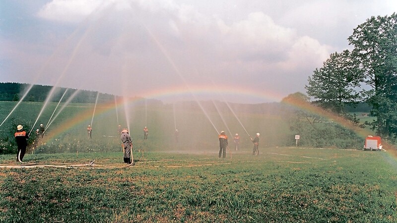 1992: Zum ersten Mal eine Wasserkuppel mit Regenbogen über dem Schafberg in Furth im Wald.