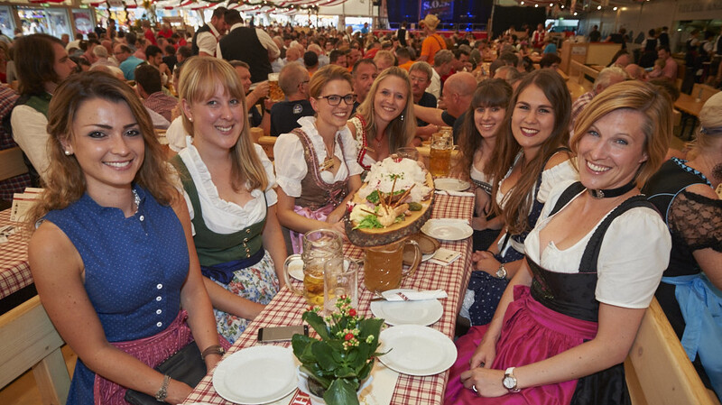 Gäubodenvolksfest 2016: Der achte Tag im Festzelt Lechner.