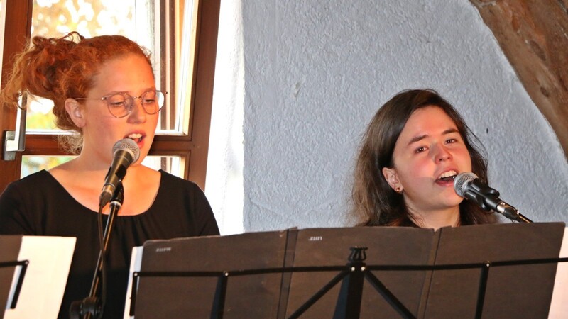 Charlotte Krüger und Christine Kraft begeisterten bei der Jugendband mit ihren tollen Stimmen.