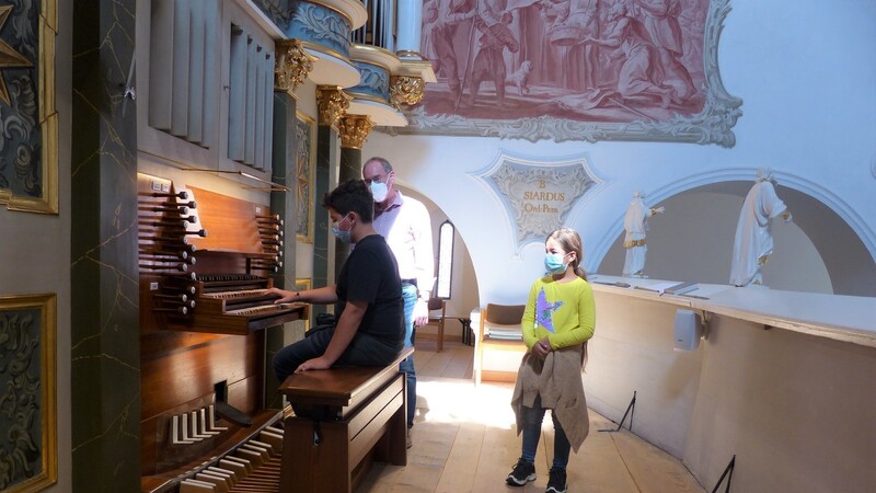 Einmal selbst Organist zu sein und auf einer großen Orgel zu spielen, machte besonderen Spaß bei der Kinderführung.