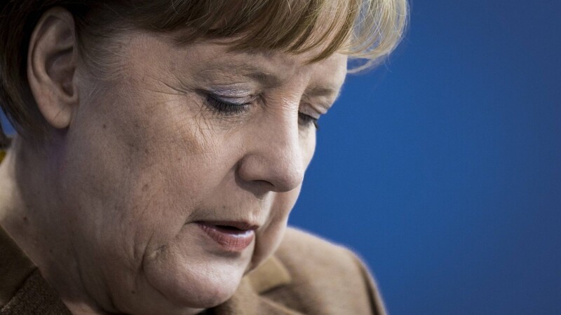 Aus einer politischen Nahtoderfahrung zieht Angela Merkel einen Schluss: den Leuten bloß nicht zu viel an Härten zumuten. Es sollte - mit Ausnahme der Corona- und Flüchtlingspolitik - die Richtschnur ihrer Regierungskunst werden.