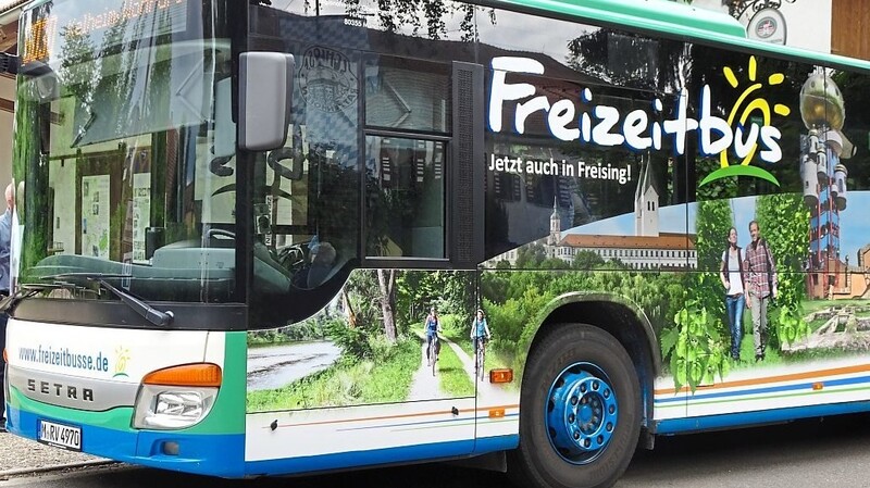 Der Freizeitbus 6030 fährt von Kelheim nach Freising und hat auf dem Weg dorthin eine Reihe von Halte- und Zustiegsstellen.