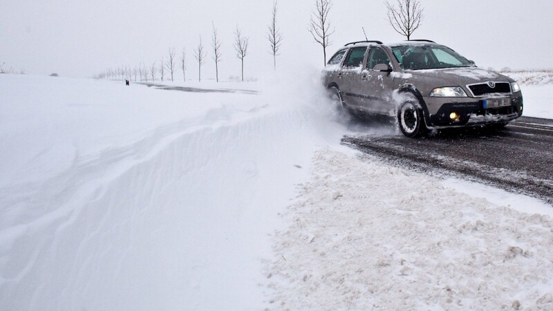 Auf verschneiten Straßen ist besondere Vorsicht geboten.
