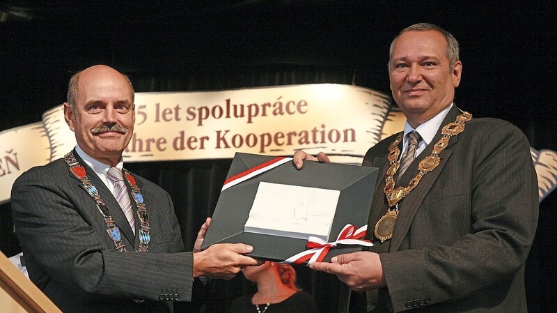 15 Jahre Partnerschaft (2008): Pilsens Oberbürgermeister Pavel Rödl und Regensburgs OB Hans Schaidinger.