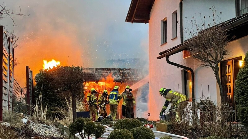 Am Donnerstagmorgen brannte ein Schuppen in Wilmering im Landkreis Cham.