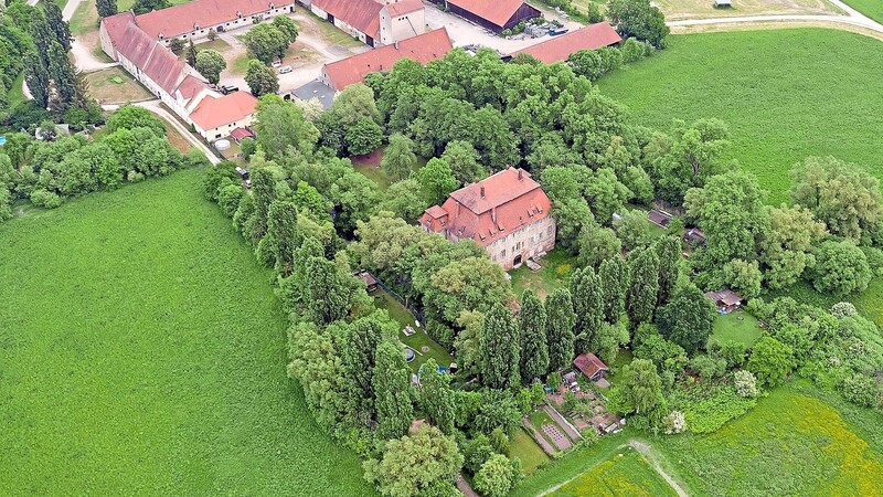 Das Schloss Pürkelgut samt Hofstelle: Erste Belege eines landwirtschaftlichen Hofs gehen auf das Jahr 1237 zurück.