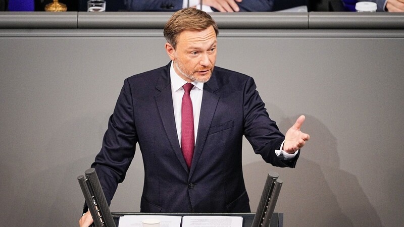 Christian Lindner (FDP), Bundesminister der Finanzen, spricht im der dreitägigen Debatte über die Politik der Ampel-Koalition im Bundestag .