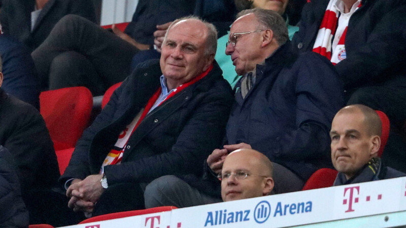 Bayern-Präsident Uli Hoeneß (l.) und Vorstandsboss Karl-Heinz Rummenigge am Samstag auf der Tribüne der Allianz Arena.