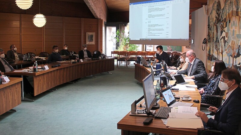 Werkleiter Klaus Schedlbauer und sein Stellvertreter Maximilian Köckritz legten dem Werkausschuss die Jahresplanung vor.