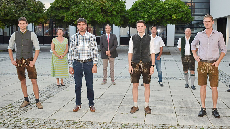 Die jungen Hopfenbauern aus der Hallertau (im Vordergrund) mit den Verantwortlichen.