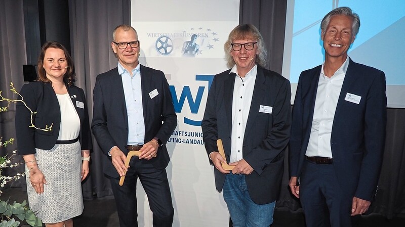 Jessica Huber dankte den Rednern des ersten Teils: Axel Kaltwasser, Professor Dr. Hermann Rottengruber und Werkleiter Christoph Schröder (von links).