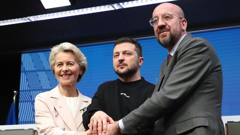 Während des zweitägigen Besuchs in London, Paris und zuletzt Brüssel war Selenskyjs Botschaft klar: Die Europäer und die kriegsgebeutelten Ukrainer bilden eine Schicksalsgemeinschaft.