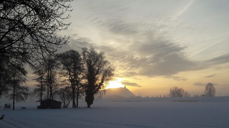 Von Martin Schricker aus Oberalteich stammt dieser winterlich verträumte Blick auf die Silhouette des Bogenbergs.