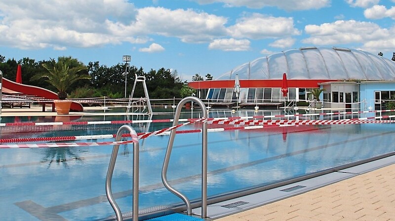 Im Schwimmerbecken gibt's zwei Rundkurse, einen für Sportschwimmer und einen für Genussschwimmer sowie einen Kombibereich.