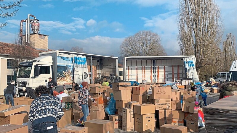 Insgesamt drei Lastwagen wurden in Bad Kötzting mit Hilfsgütern beladen und an die polnische Grenze gebracht.