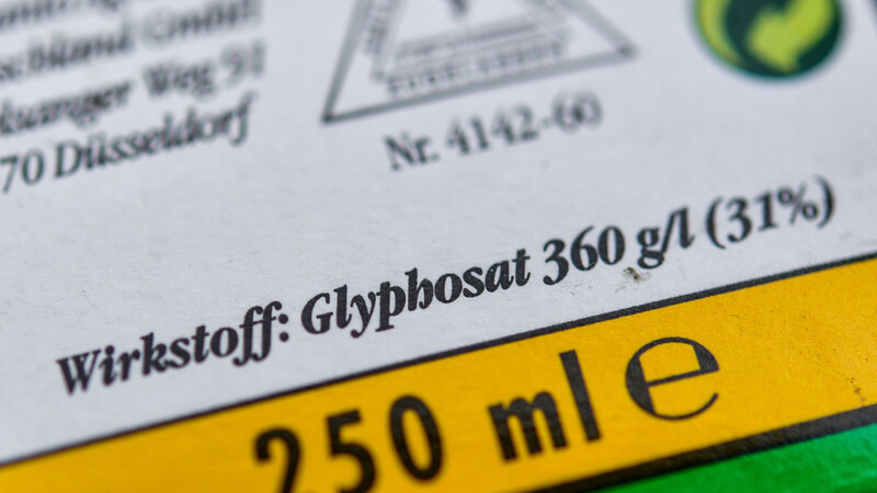 Als erste Großmolkerei Deutschlands möchte die Molkerei "Berchtesgadener Land" den Landwirten die Nutzung des Pestizids Glyphosat verbieten. Eine Entscheidung darüber soll am Mittwoch fallen. (Symbolbild)
